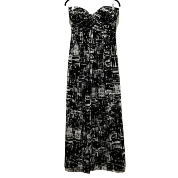 Calvin Klein Dresses & Skirts - Calvin Klein size 8 formal strapless maxi dress with sweetheart neckline